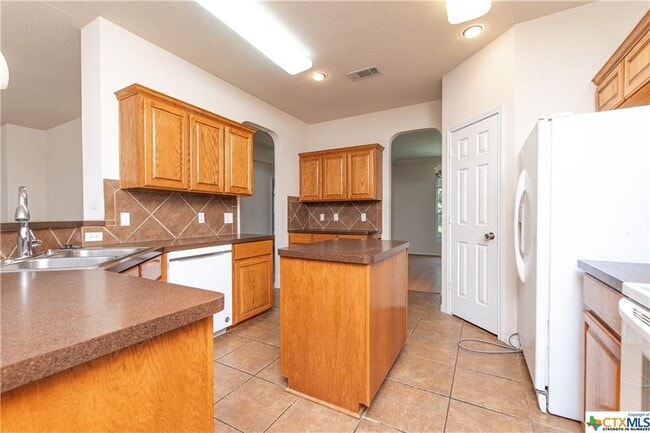 Building Photo - 2122 Modoc Dr
