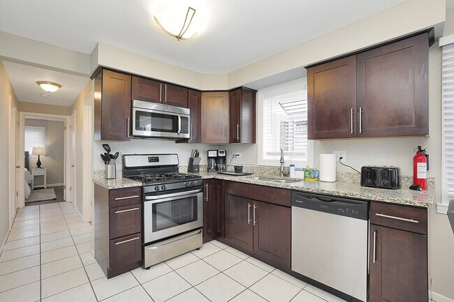 Building Photo - 6121 S Narragansett Ave