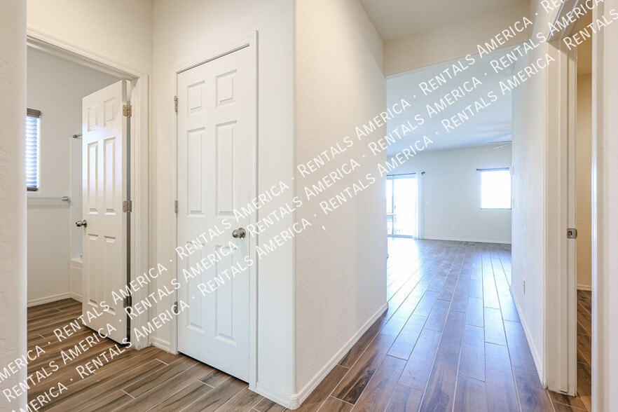 Building Photo - 25970 W Cat Balue Dr