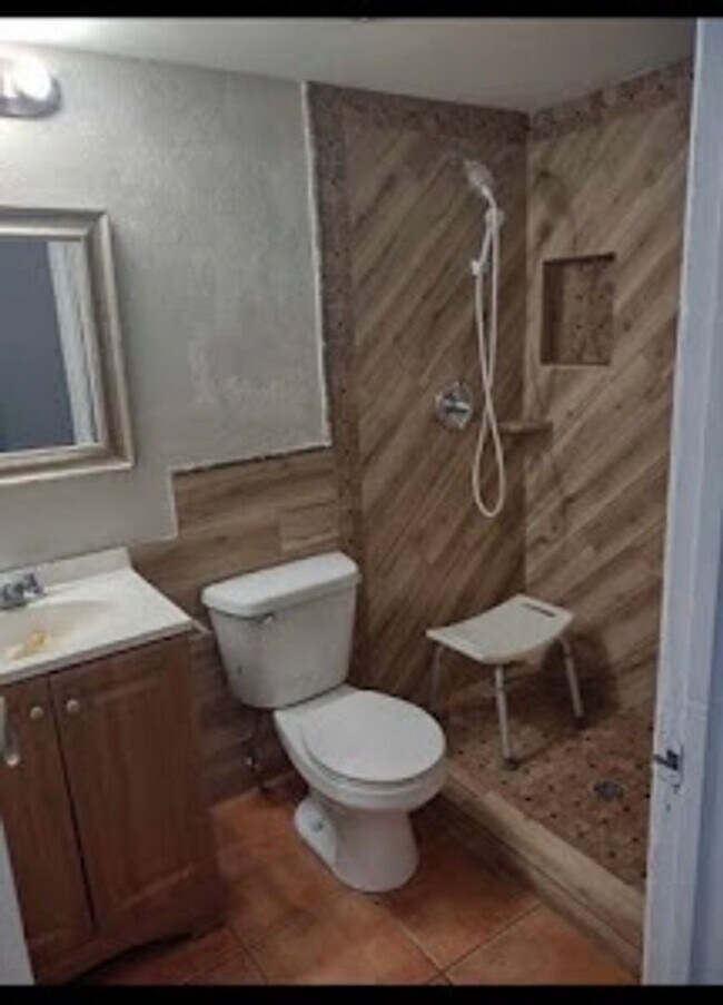 Building Photo - Charming 2BR Duplex in Surprise