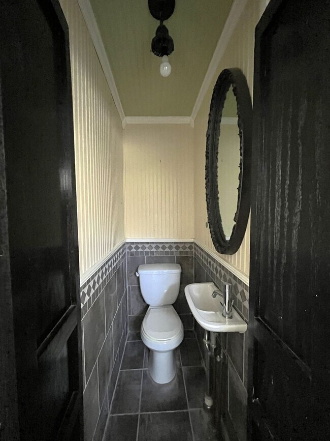 Building Photo - Great 2 Bedroom 1.5 Bath Home in East Nashville!