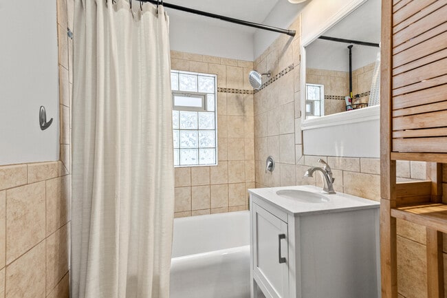 Building Photo - 4518 N Woodburn St