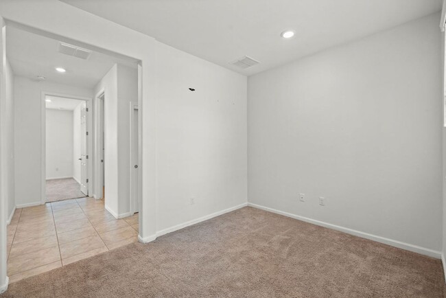 Building Photo - Beautiful 3 Bedroom Home in La Estancia & ...