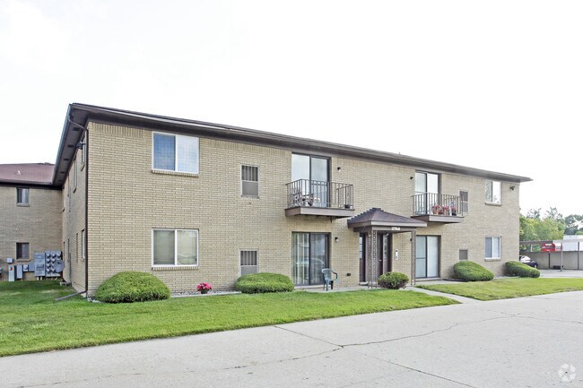 Building Photo - 16202 E 12 Mile Rd
