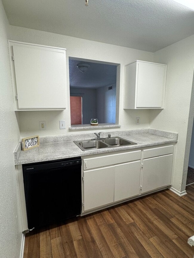 Interior Photo - Sierra View Gardens