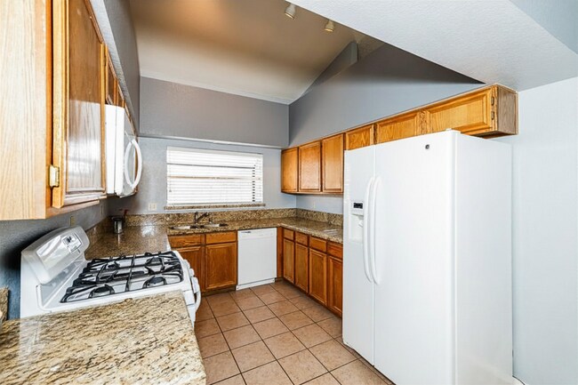 Building Photo - 1780 Yellowwood Dr