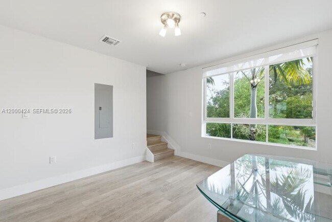 Building Photo - 2505 NE 193rd St