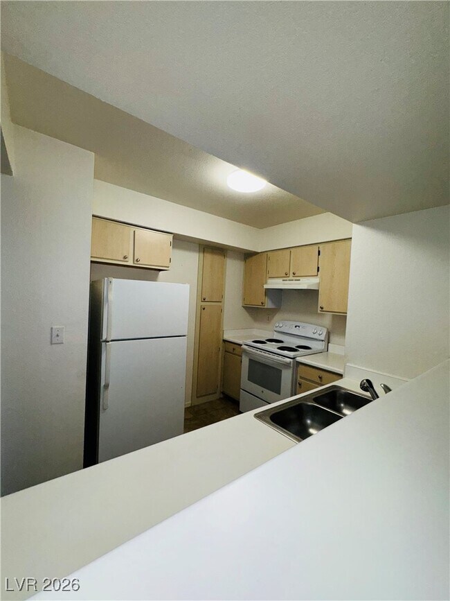 Building Photo - 1150 N Buffalo Dr