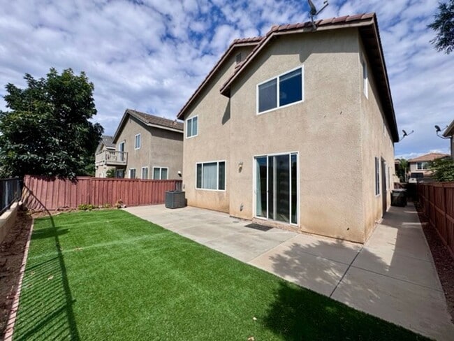 Building Photo - 4 Bedroom Menifee home on Menifee Lakes Go...