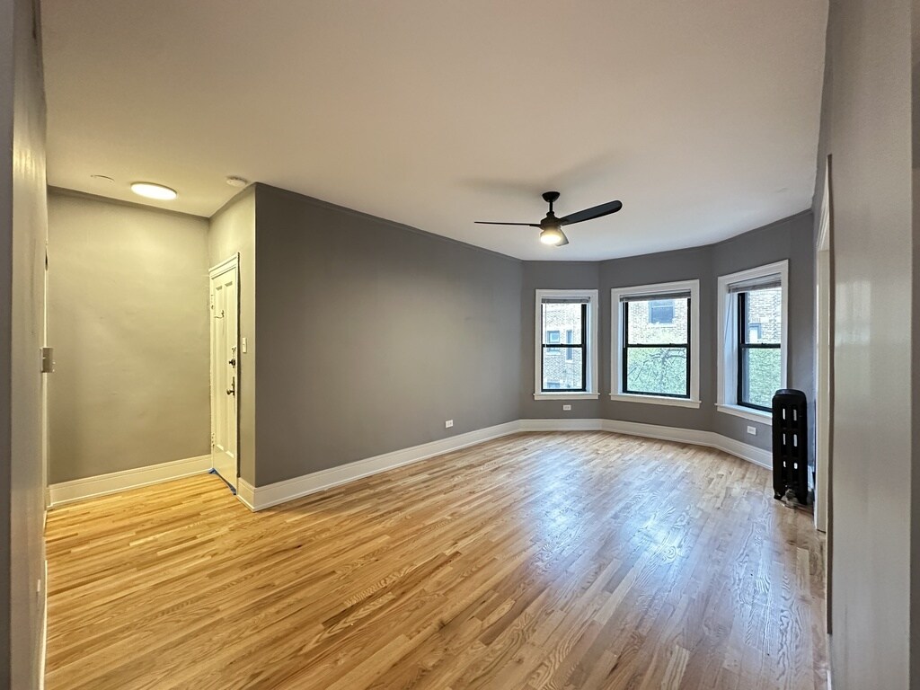 Building Photo - 639 W Cornelia Ave