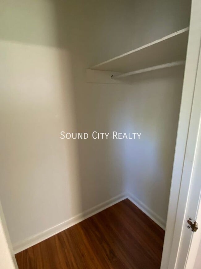 Building Photo - 3232 Hinkle-
