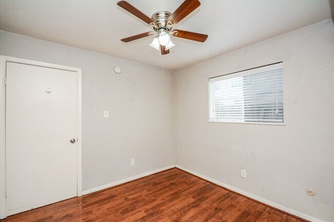 Building Photo - 1116 Murrayhill Dr