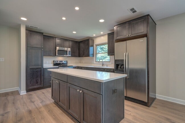 Building Photo - 507 Stonegate Dr