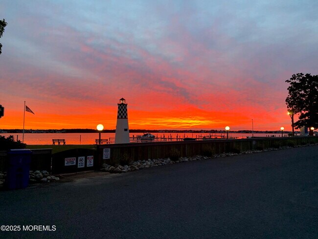 Building Photo - 2 Pine Crest Dr