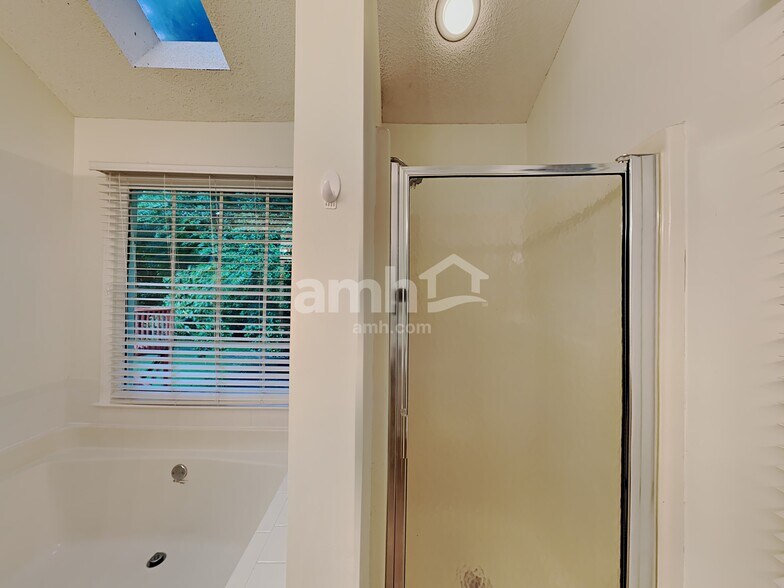 Building Photo - 412 Redpath Dr