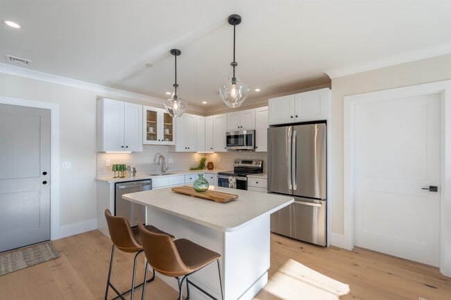 Building Photo - 815 Lafayette Rd