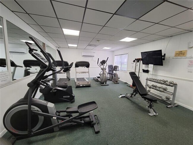 Building Photo - 2339 SW 15th St