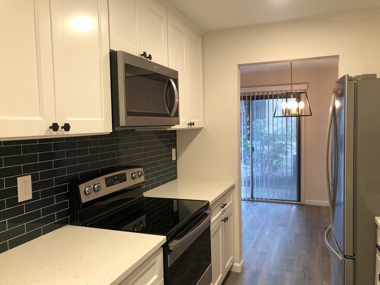 Kitchen 4 - 605A Cypress Point Cir