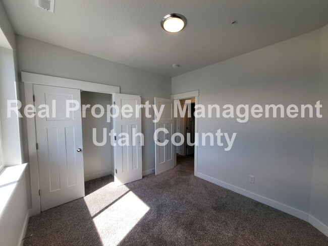 Building Photo - Small Pet Friendly Lehi Condo