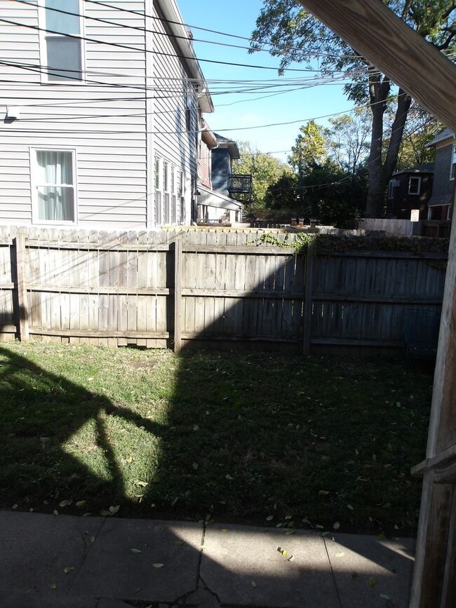 Building Photo - 629 W Ormsby Ave