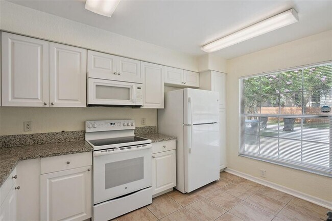 Building Photo - 2725 Mayer St