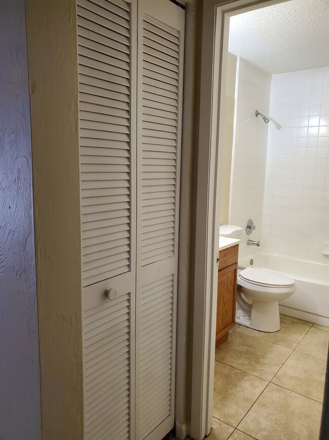 Building Photo - 836 Stonybrook Cir