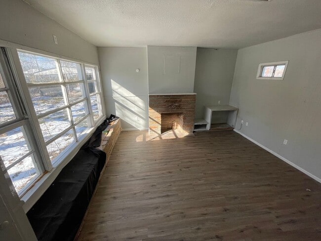 Building Photo - 3 bedroom, 2 bath