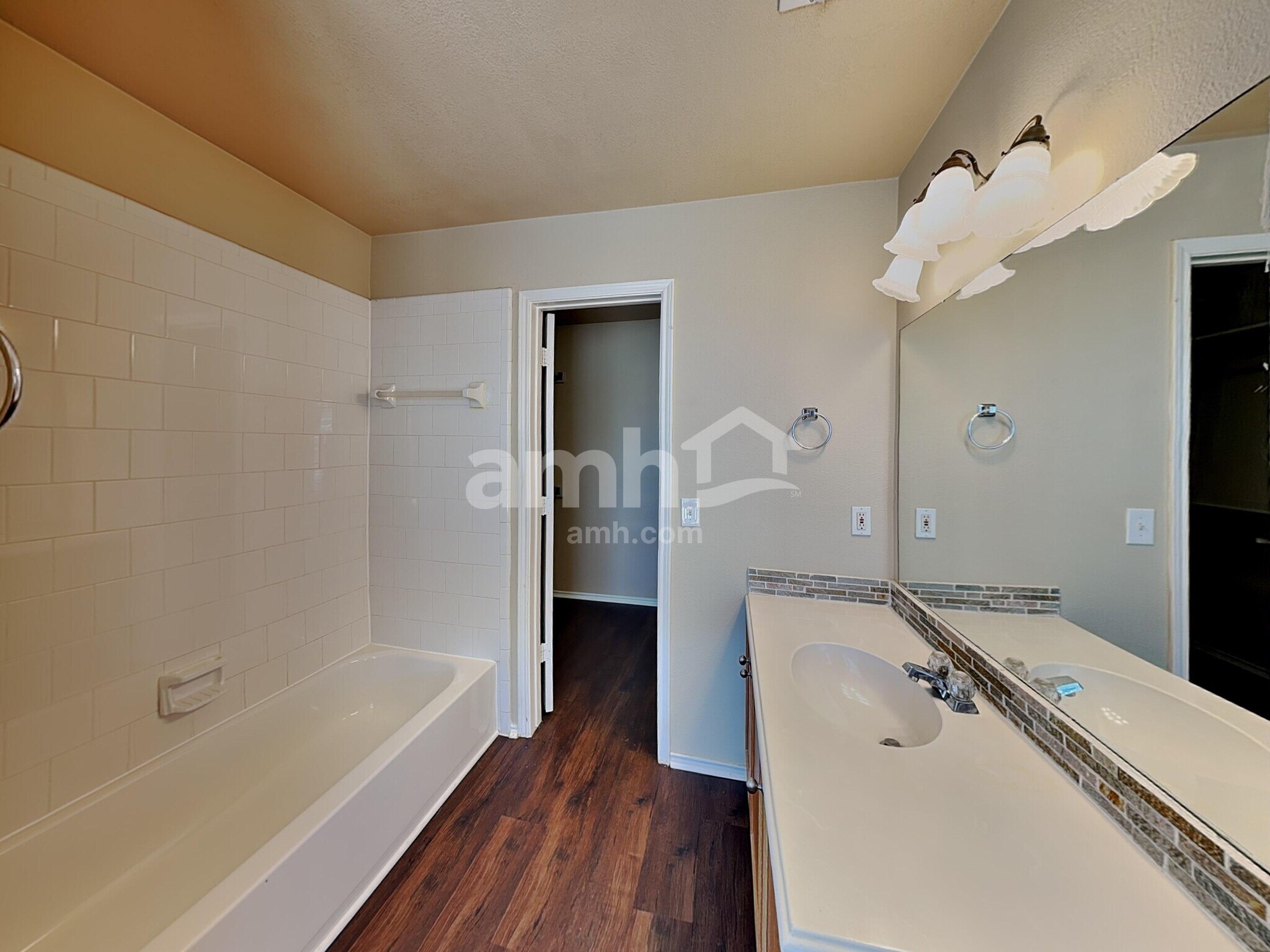 Building Photo - 3104 Pinehurst Ct