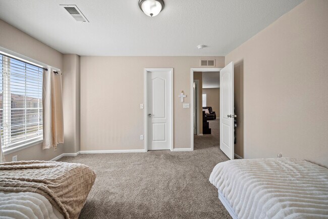 Building Photo - 7860 Lantern Ln