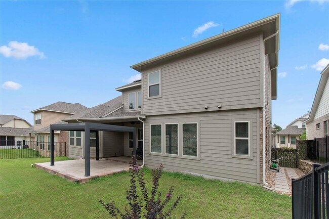 Building Photo - 231 Village Oak Dr