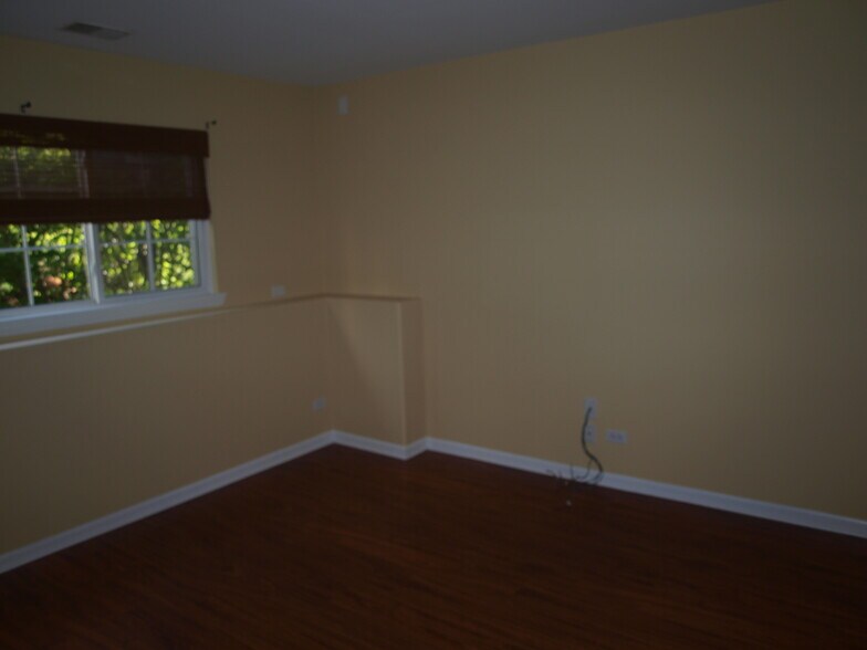 Building Photo - 686 S Rosehall Ln