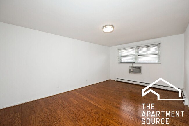 Building Photo - 8644 Skokie Blvd