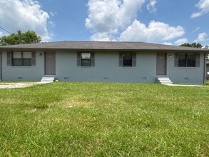 Building Photo - Charming 2 Bedroom Duplex in Manchester!