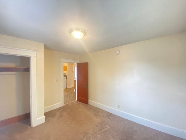 Building Photo - 16 Linwood St