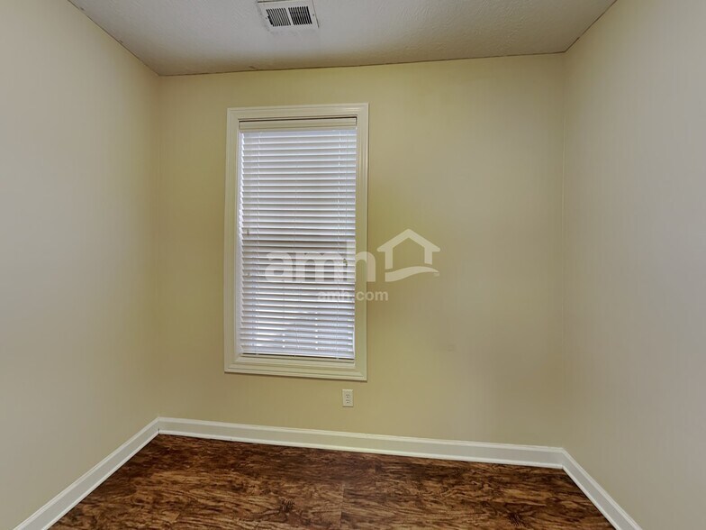 Building Photo - 5915 Cabot Dr