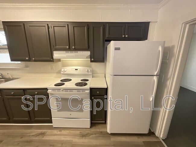 Building Photo - 1939 Briggs St