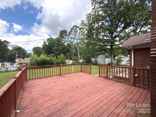 Building Photo - 6421 Mill Grove Rd