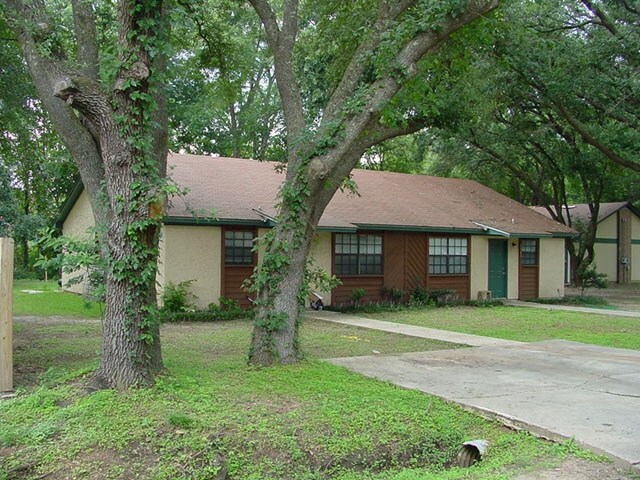 Building Photo - Bentwood Village