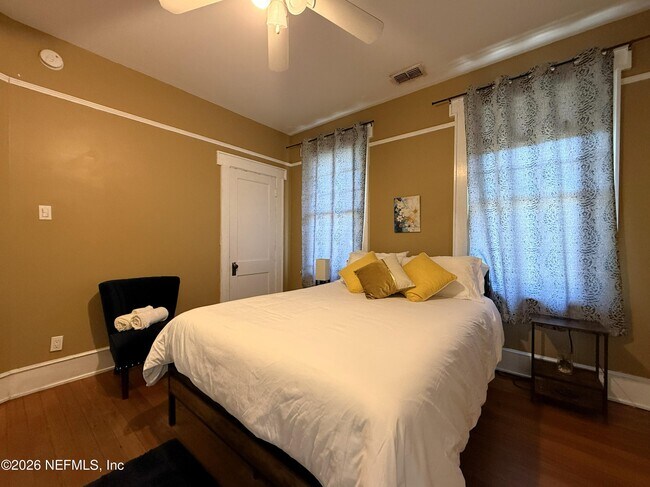 Building Photo - 148 W 6th St