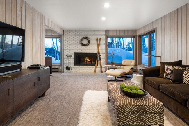 Building Photo - 34 Stellar Ln