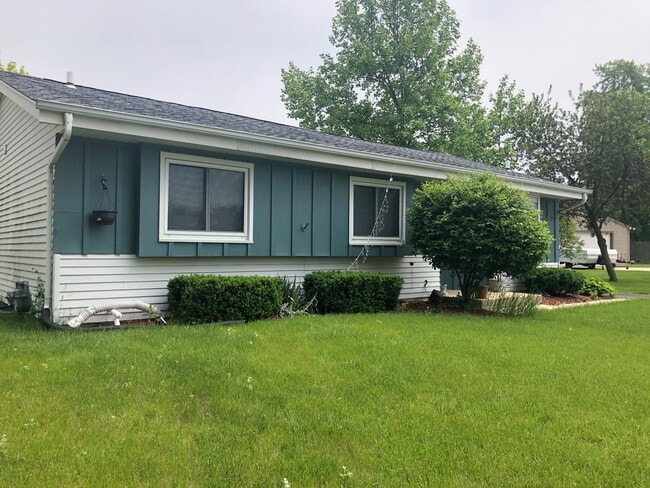 Building Photo - Single Family Home