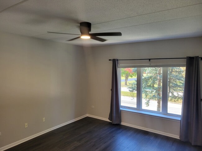 Building Photo - 3451 N Carriageway Dr