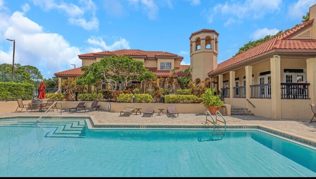 Building Photo - 2400 Feather Sound Dr