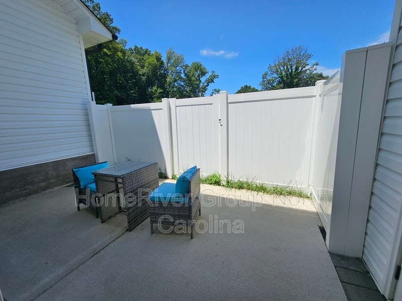 Building Photo - 607 Pompano Dr