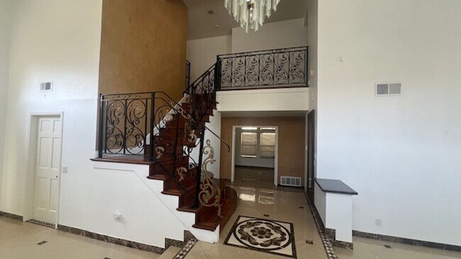 Building Photo - Elegant House in Playa Del ray