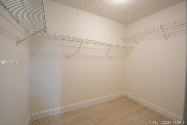 Building Photo - 1713 Whitehall Dr