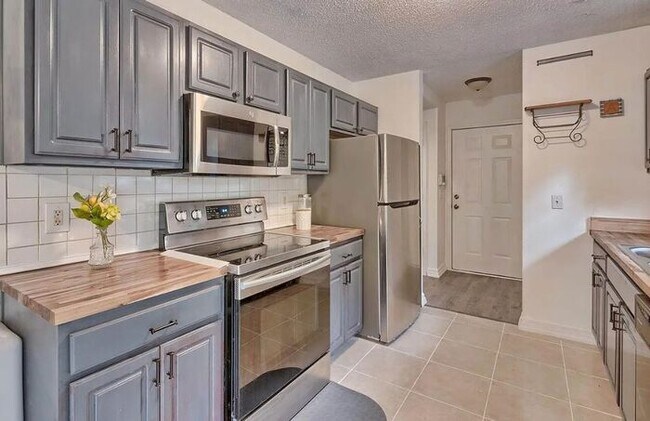 Building Photo - 189 Hester Woods Dr