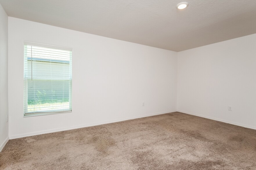 Building Photo - 1635 Swan Lake Cir