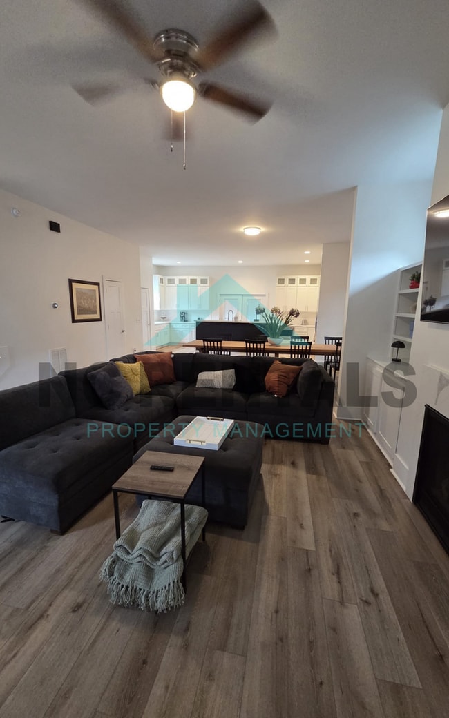 Building Photo - 1501 E Jones St