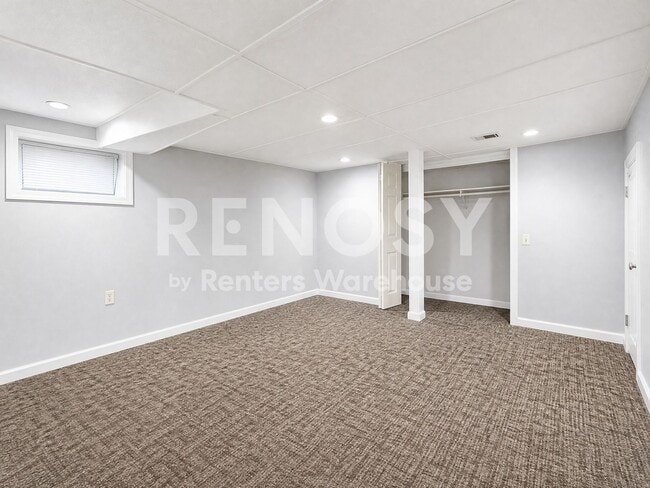 Building Photo - 4BD/2BA in Newport Available Now!